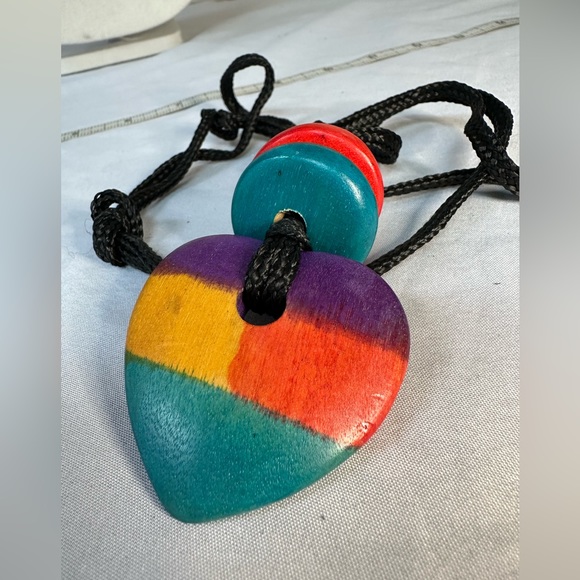 Rainbow colorful carved wooden heart necklace - Picture 4 of 4